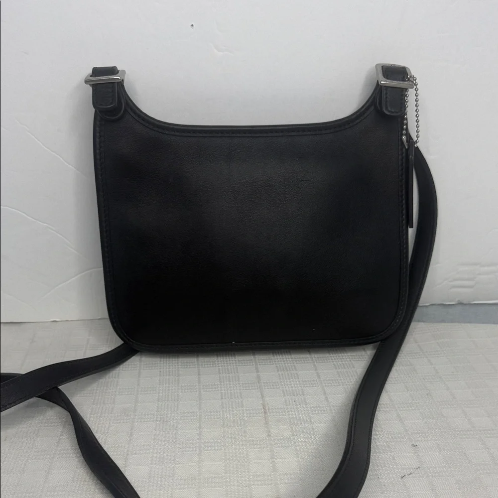 Vintage COACH black Leather Swingaway #9142